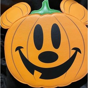 Pumpkin Mickey Mouse loungefly bag. Entertainment earth exclusive. NWT